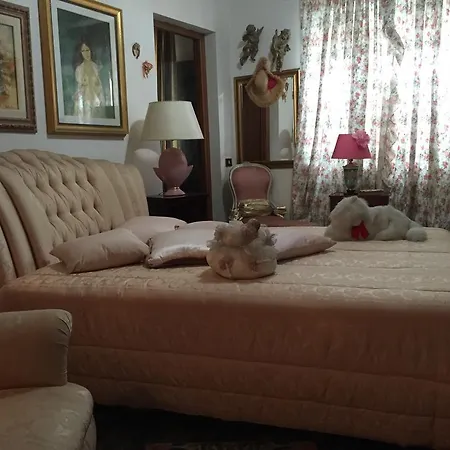 فندق مبيت وإفطار Lucilla's World فيوميتشينو
